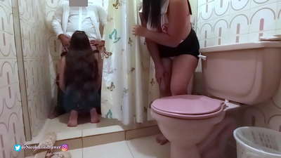 ಆಸ್ಪತ್ರೆಯ ಬಾತ್ರೂಮ್ / ಭಾಗ 1 / ನಿಕೋಲ್ ಲೊಂಡ್ರಾವರ್ / ಚಿಕ್ವಿಕ್ಯಾಂಡಿಯಲ್ಲಿ ರೋಗಿಯನ್ನು ಫಕಿಂಗ್ ಮಾಡುತ್ತಿರುವ ವೈದ್ಯನನ್ನು ನರ್ಸ್ ಕಂಡುಹಿಡಿದಿದ್ದಾರೆ